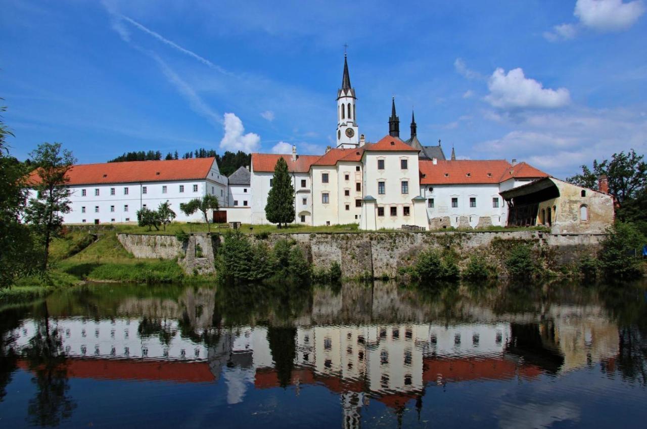Dum U Reky Lägenhet Vyšší Brod Exteriör bild